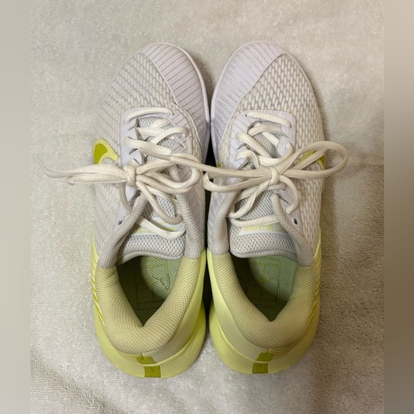 NikeCourt Air Zoom Vapor Pro 2 Women's Hard Court Tennis Shoes White/Yellow 7 - Picture 4 of 7